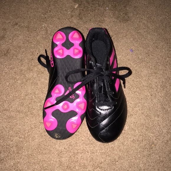 Girls cleats ⚽️💨 - Picture 4 of 4